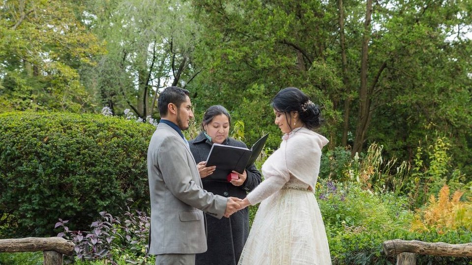 Guion de ceremonia civil: así suena una boda en español